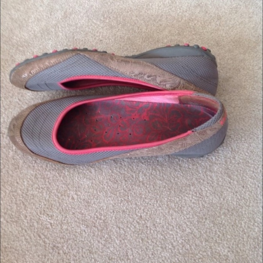 Pink, Gray, Taupe Sketchers sz 8